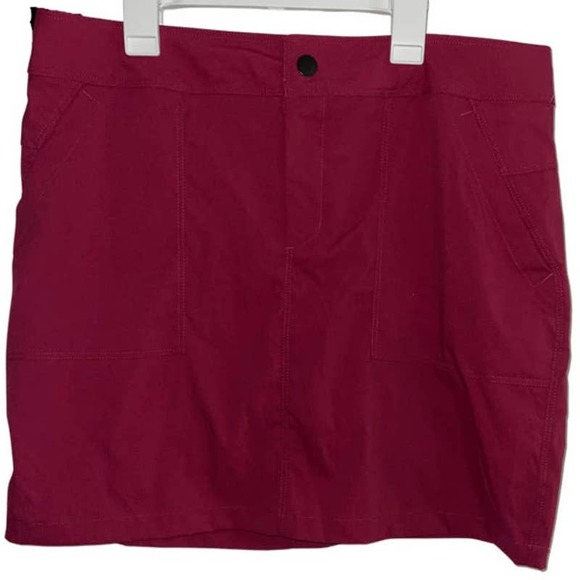 BOSTON TRADERS RED STRETCH 4 POCKETS SKORT MEDIUM - Picture 1 of 2